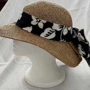 Hawaiian Headwear Elegant Straw Hat with Black and White Floral Band